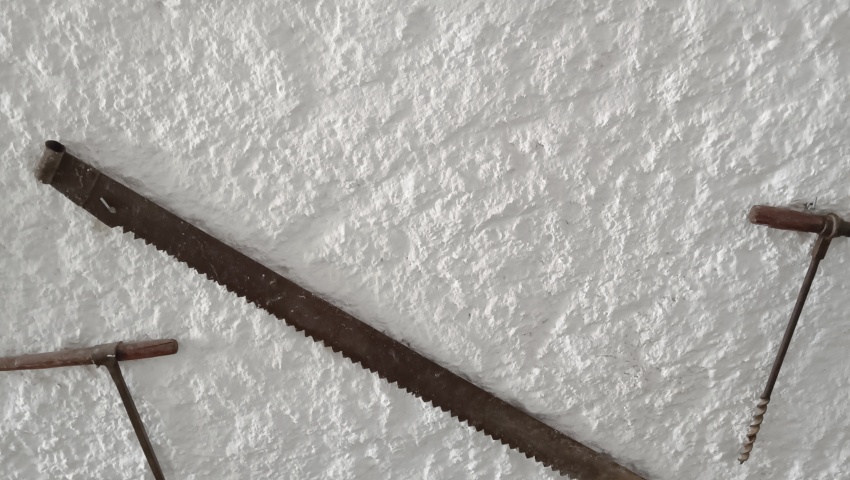 SERRUCHO TRONZADOR ANTIGUO Y BARRENAS DE MADERA